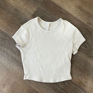 alo yoga tee